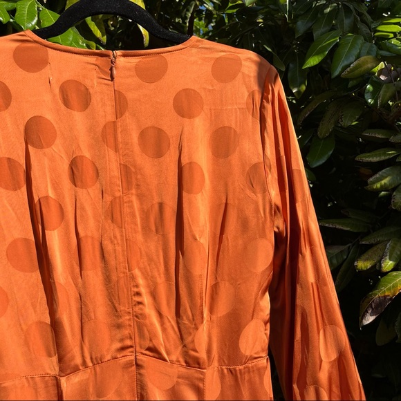 CAPULET Evelyn - Rust Orange dot satin tie front long sleeve midi dress, Size M - Picture 6 of 10